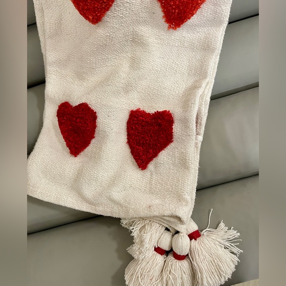 Nicole Miller Valentine’s Day Heart Throw w/pink & Red Tufted Hearts 🩷❤️ NWT - Picture 5 of 7